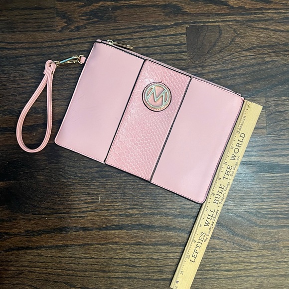 Light pink Mia K collections wristlet - Picture 7 of 10